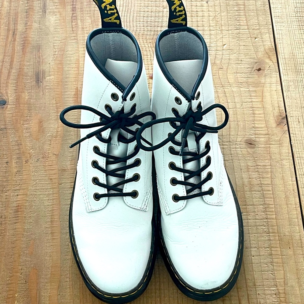 DR. MARTINS - Zavala in White and Black